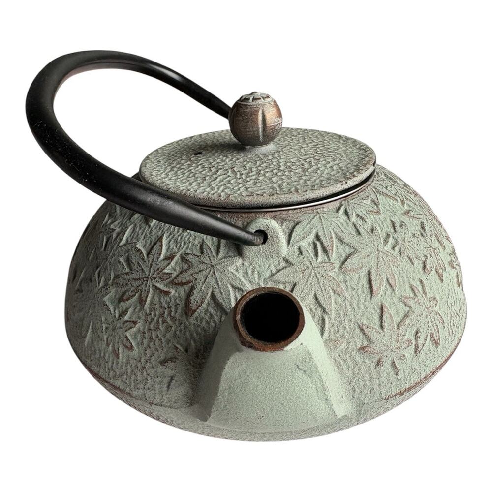 Iwachu Tetsubin Cast Iron Teapot Maple Leaf motif with infuser